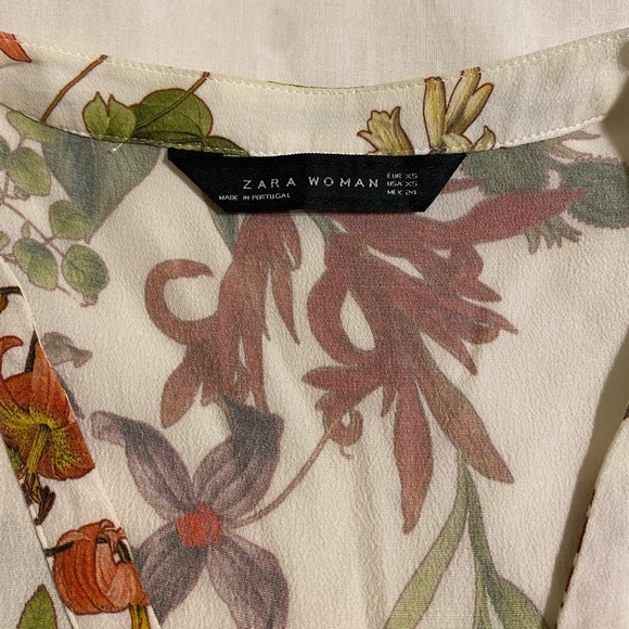 Zara V-Neck Floral Blouse - Picture 6 of 16